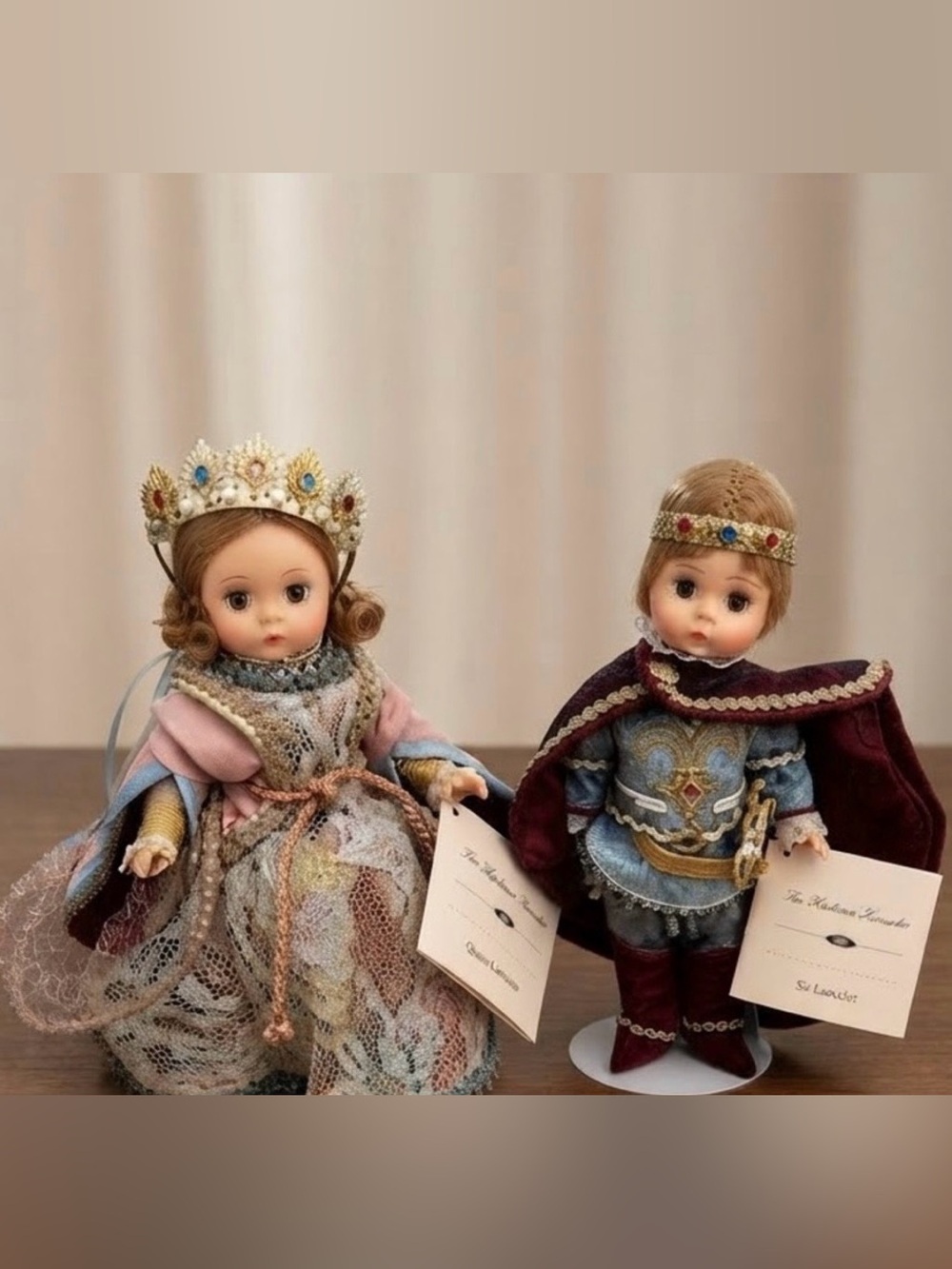 Madame Alexander Camelot Pair #79550 – Queen Guinevere & Sir Lancelot – Complete
